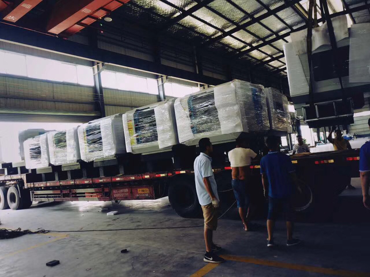 2018深雕數(shù)控迎來第二批玻璃精雕機，雙頭精雕機緊張出貨，得到客戶的高度認可。